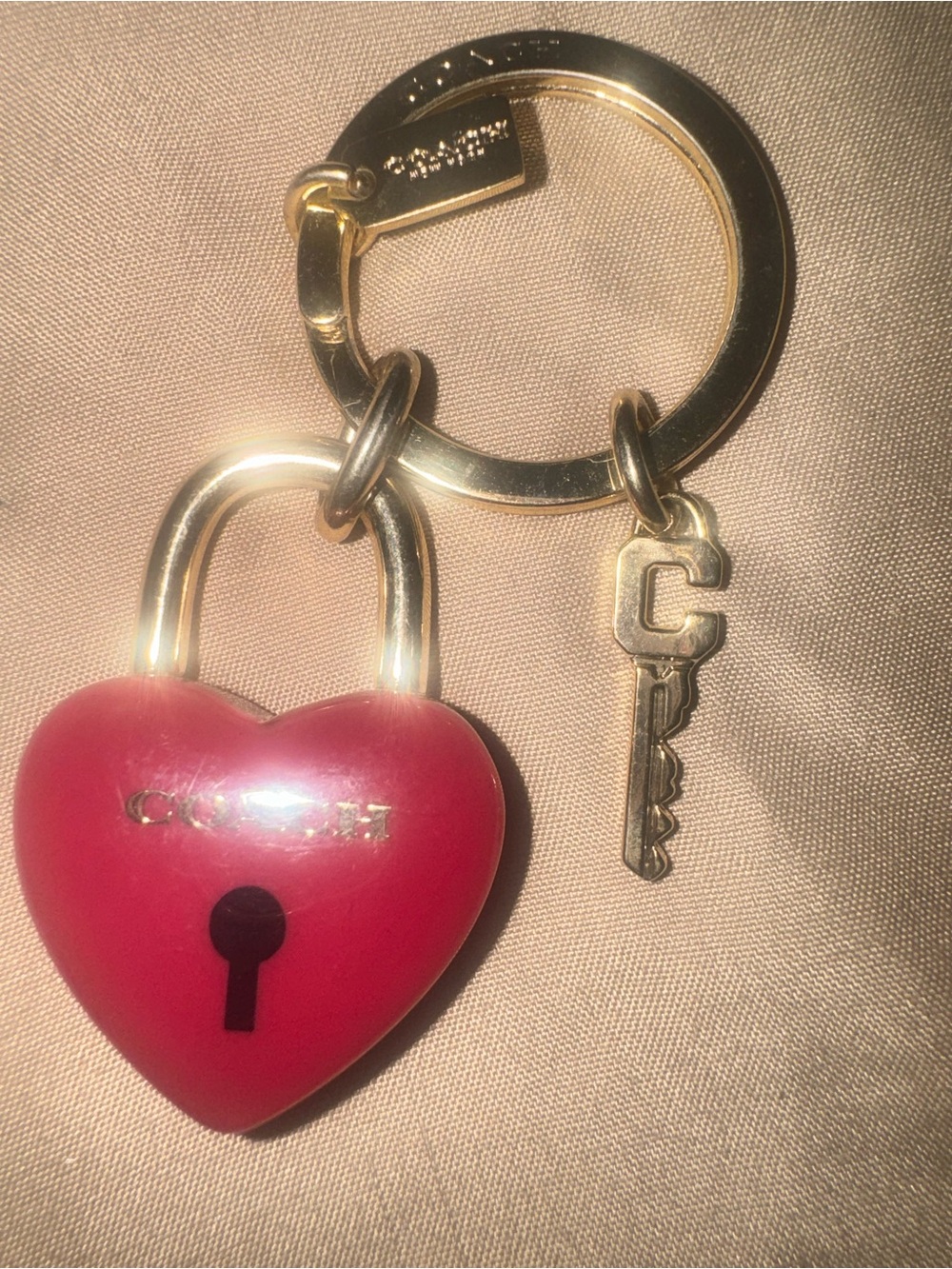 COACH Redish/pink Heart Padlock Keychain with Gold Hardware vintage super rare!